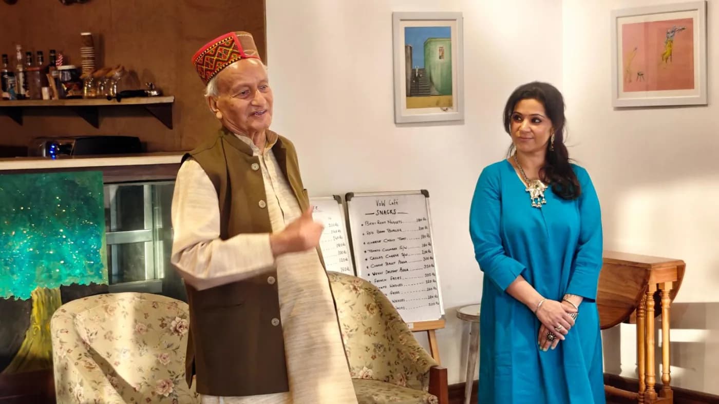 Shri Bhagat Singh Koshyari addressing the gathering at An Evening of Wellness and Wisdom, with Charu Wadhwa standing beside him